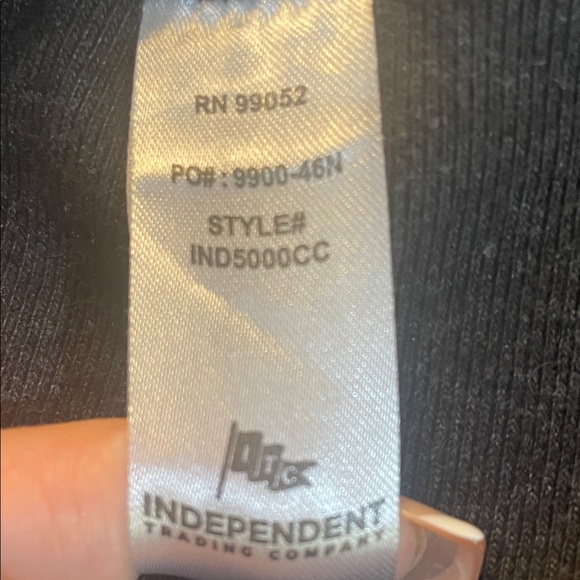 INDEPENDENT. CLASSIC CREW NECK SWEATSHIRT - BLACK - Picture 6 of 6